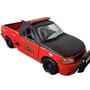 Maisto Special Edition 1:21 Scale Ford SVT F-150 Lightning Fire Chief Engine Co.